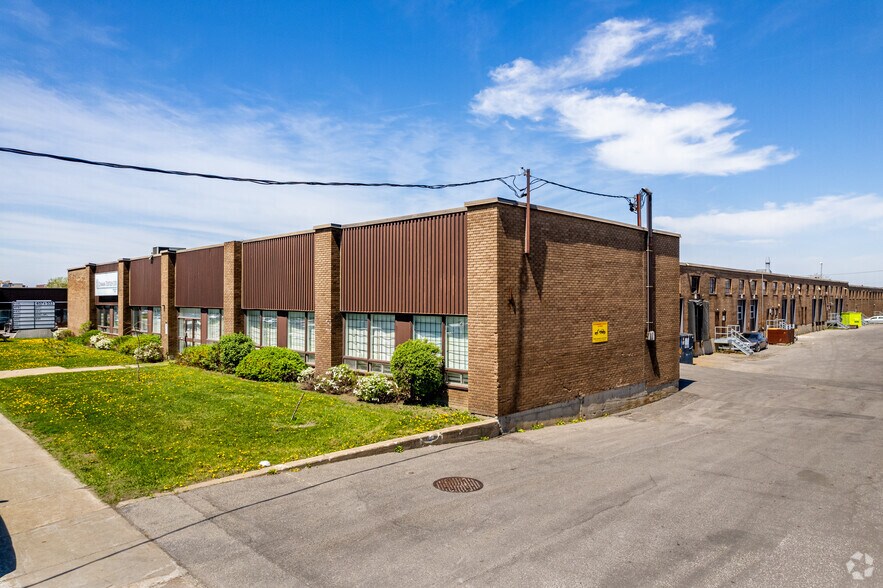 457-533 Rue Deslauriers, Saint-Laurent, Saint-Laurent, QC à louer - Photo de l’immeuble – Image 3 sur 3