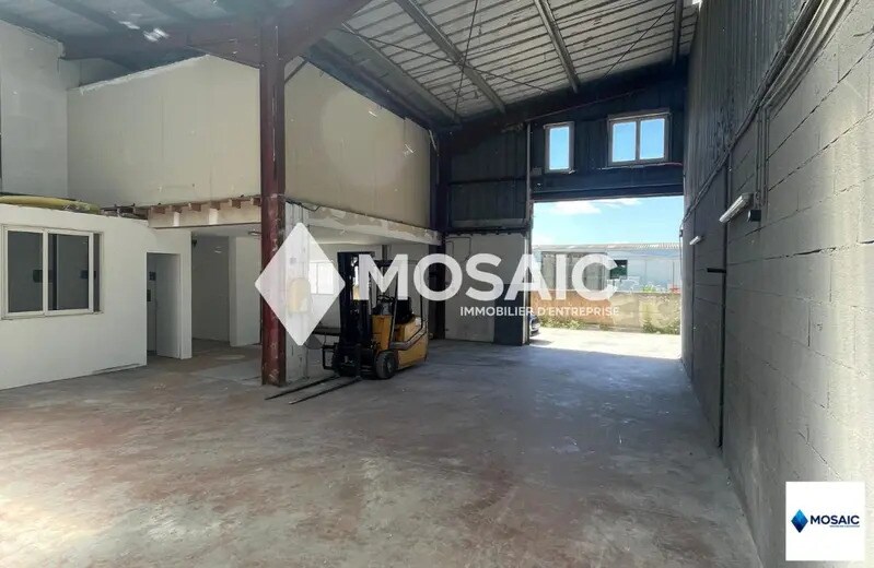 Local d’activités dans Fréjus à louer - Photo de l’immeuble – Image 2 sur 10