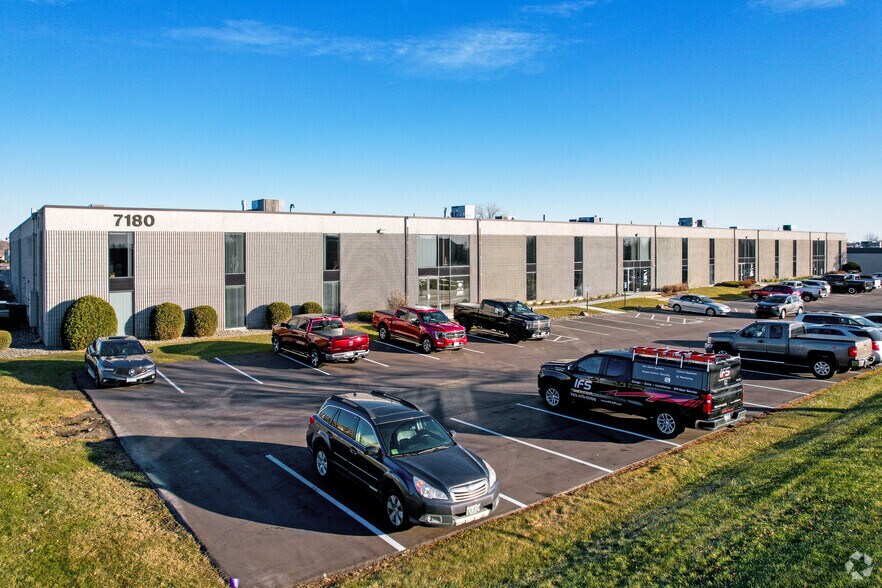 7180 Northland Cir N, Brooklyn Park, MN à louer - Photo de l’immeuble – Image 3 sur 5