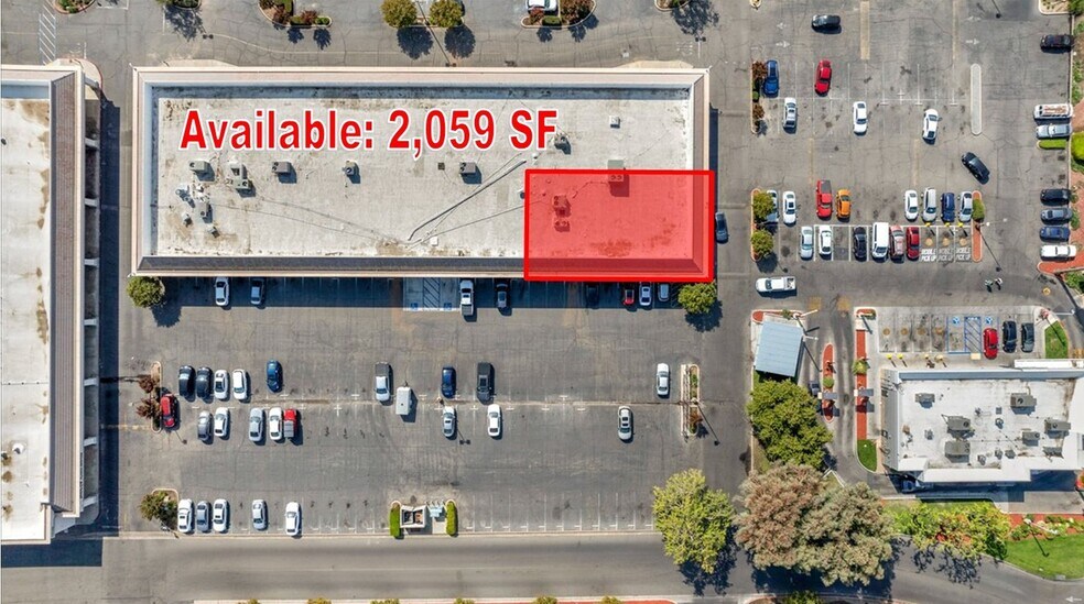 5646 N Blackstone Ave, Fresno, CA à louer - Photo de l’immeuble – Image 2 sur 31