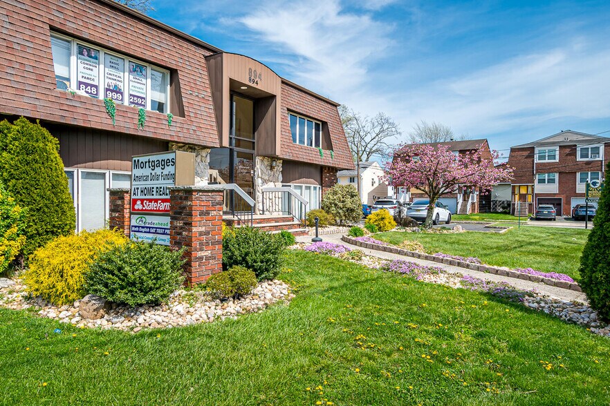 894 Green St, Iselin, NJ à vendre - Photo de l’immeuble – Image 3 sur 45