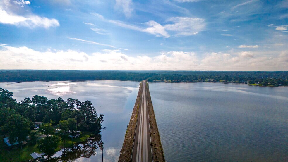 13050 U.S. 190 hwy, Onalaska, TX à vendre - Photo de l’immeuble – Image 2 sur 36