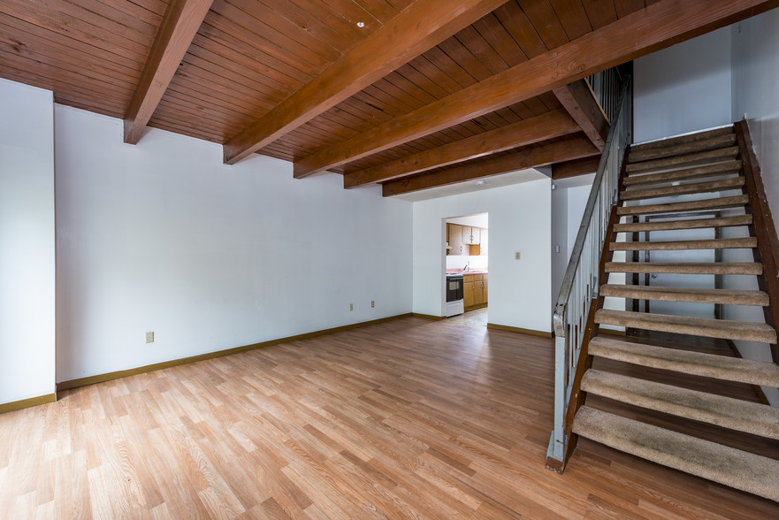 1132 E John St, Springfield, OH à vendre - Photo intérieure – Image 2 sur 32