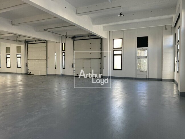 Plus de détails pour Local d'activités à louer