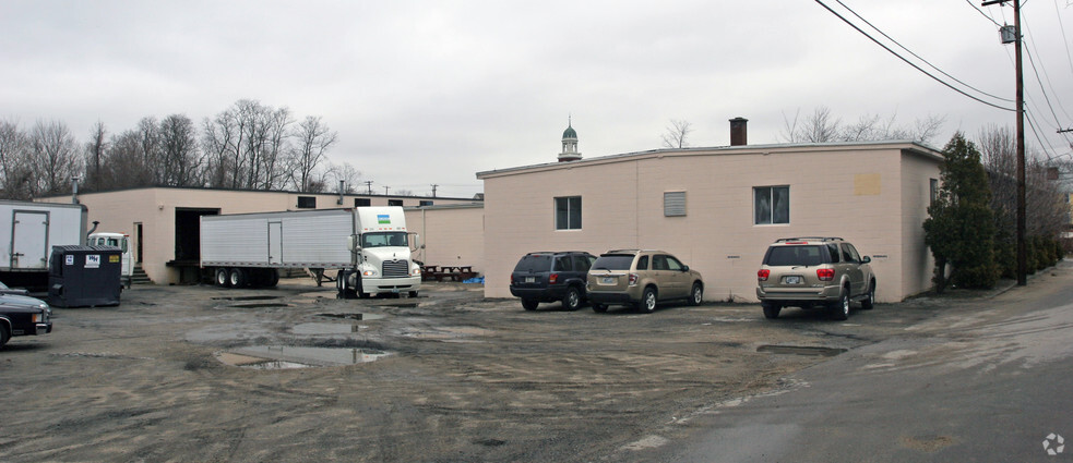 27 Meadow St, Warwick, RI à vendre - Photo de l’immeuble – Image 2 sur 5