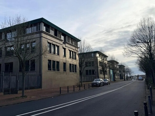 Plus de détails pour 11-15 Avenue Lebrun, Antony - Bureau à louer