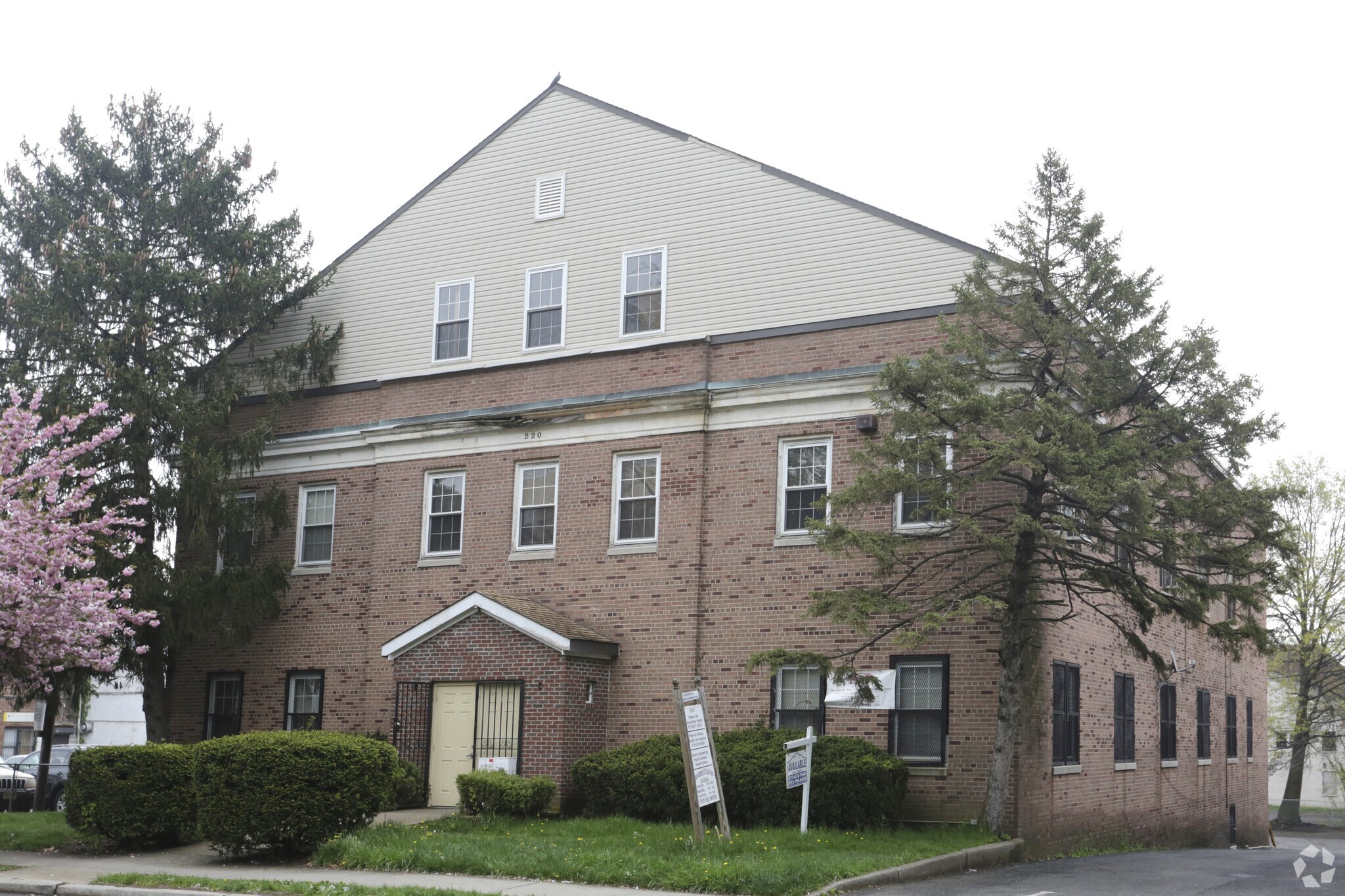 220 S Harrison St, East Orange, NJ à louer Photo principale– Image 1 sur 7