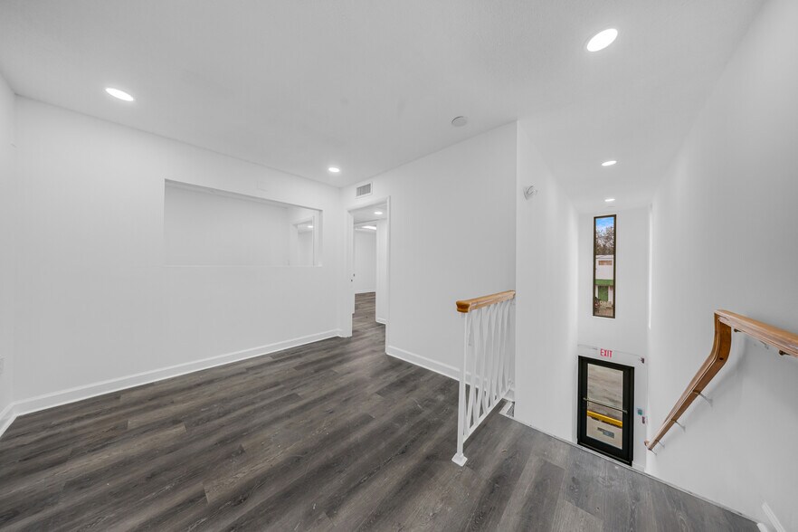 7550 W 2nd Ct, Hialeah, FL à louer - Photo de l’immeuble – Image 3 sur 37