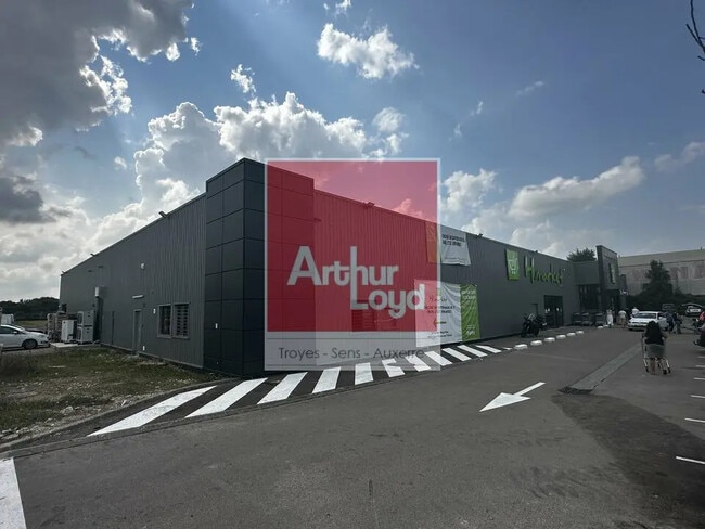 Plus de détails pour 22 Rue Des Magnolias, Troyes - Local commercial à louer