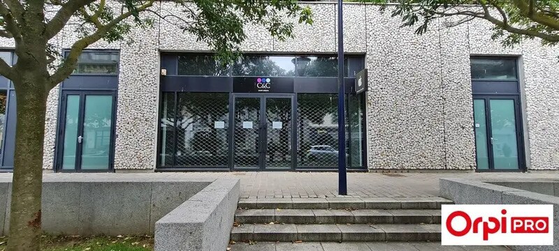 Local commercial dans Saint-Brieuc à louer Photo de l’immeuble– Image 1 sur 6