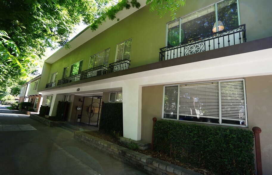 1716 O St, Sacramento, CA à vendre - Photo de l’immeuble – Image 2 sur 24