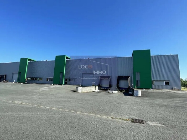 Local d’activités dans Blanquefort à louer - Photo de l’immeuble – Image 1 sur 12