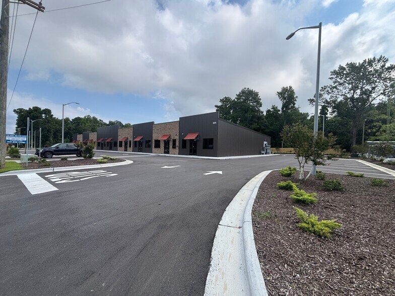 823 Bell Fork Rd, Jacksonville, NC à louer - Photo de l’immeuble – Image 2 sur 11
