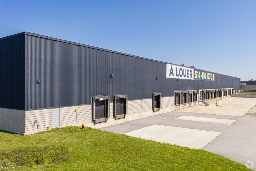 2750 Av Francis-Hughes, Laval, QC à louer - Photo de l’immeuble – Image 3 sur 7