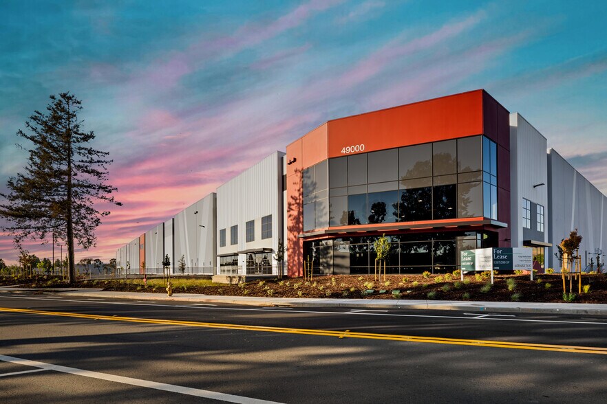 49000 Milmont Dr, Fremont, CA à louer - Photo de l’immeuble – Image 3 sur 17