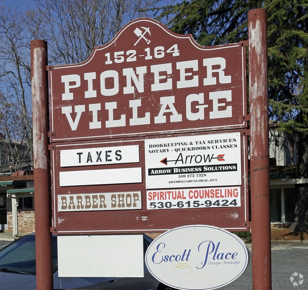 152-160 S Auburn St, Grass Valley, CA à louer - Photo de l’immeuble – Image 3 sur 3