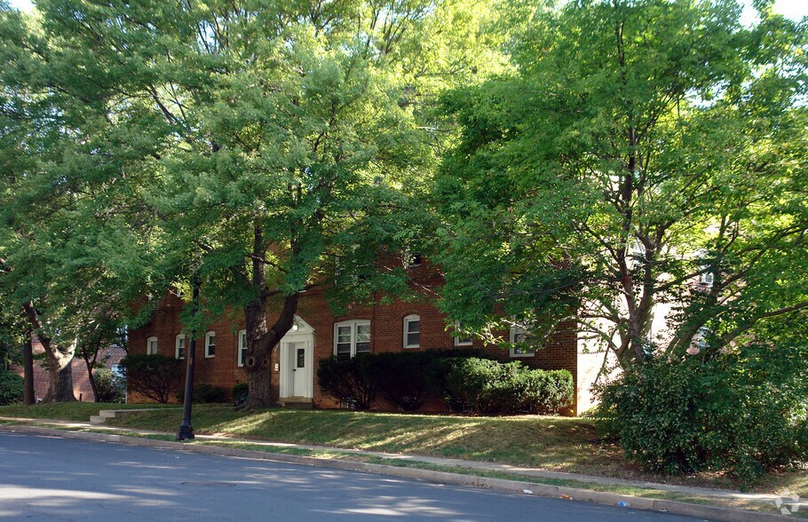 1217 N Kensington St, Arlington, VA à vendre - Photo de l’immeuble – Image 2 sur 46