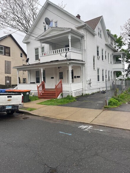 156 Hobart St, Meriden, CT à vendre - Photo de l’immeuble – Image 2 sur 8