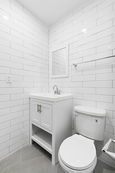 4702 Queens Blvd, Sunnyside, NY à louer - Photo intérieure – Image 2 sur 8