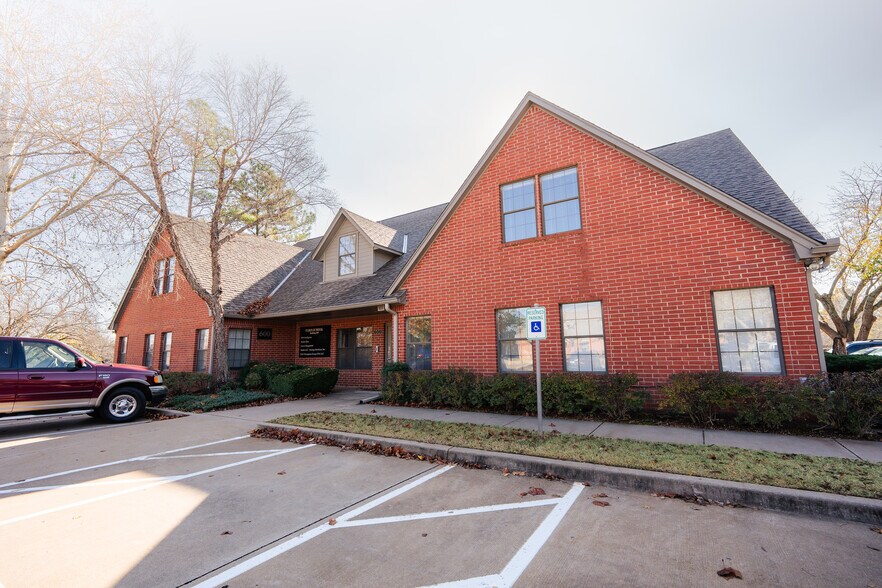 1900 E 15th St, Edmond, OK à vendre - Photo de l’immeuble – Image 1 sur 29