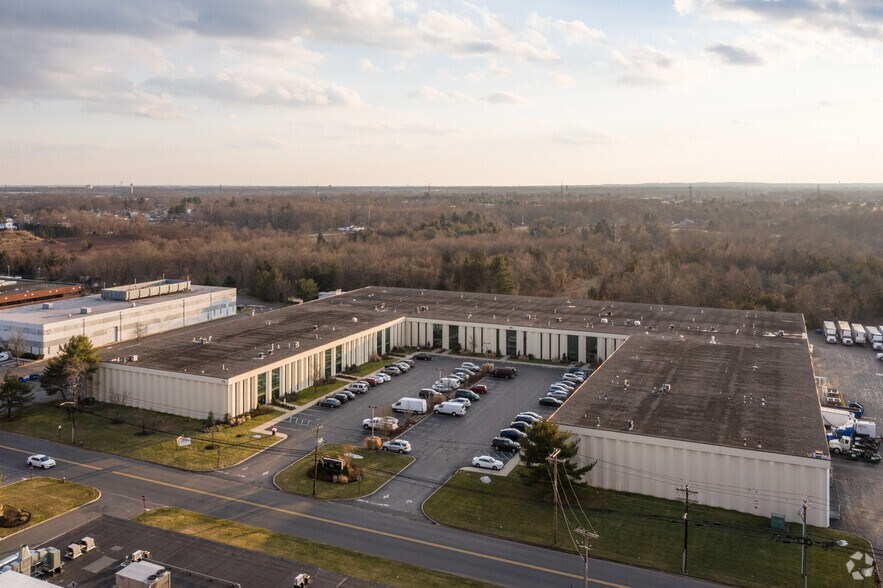 67-71 Veronica Ave, Somerset, NJ à louer - Aérien – Image 3 sur 8