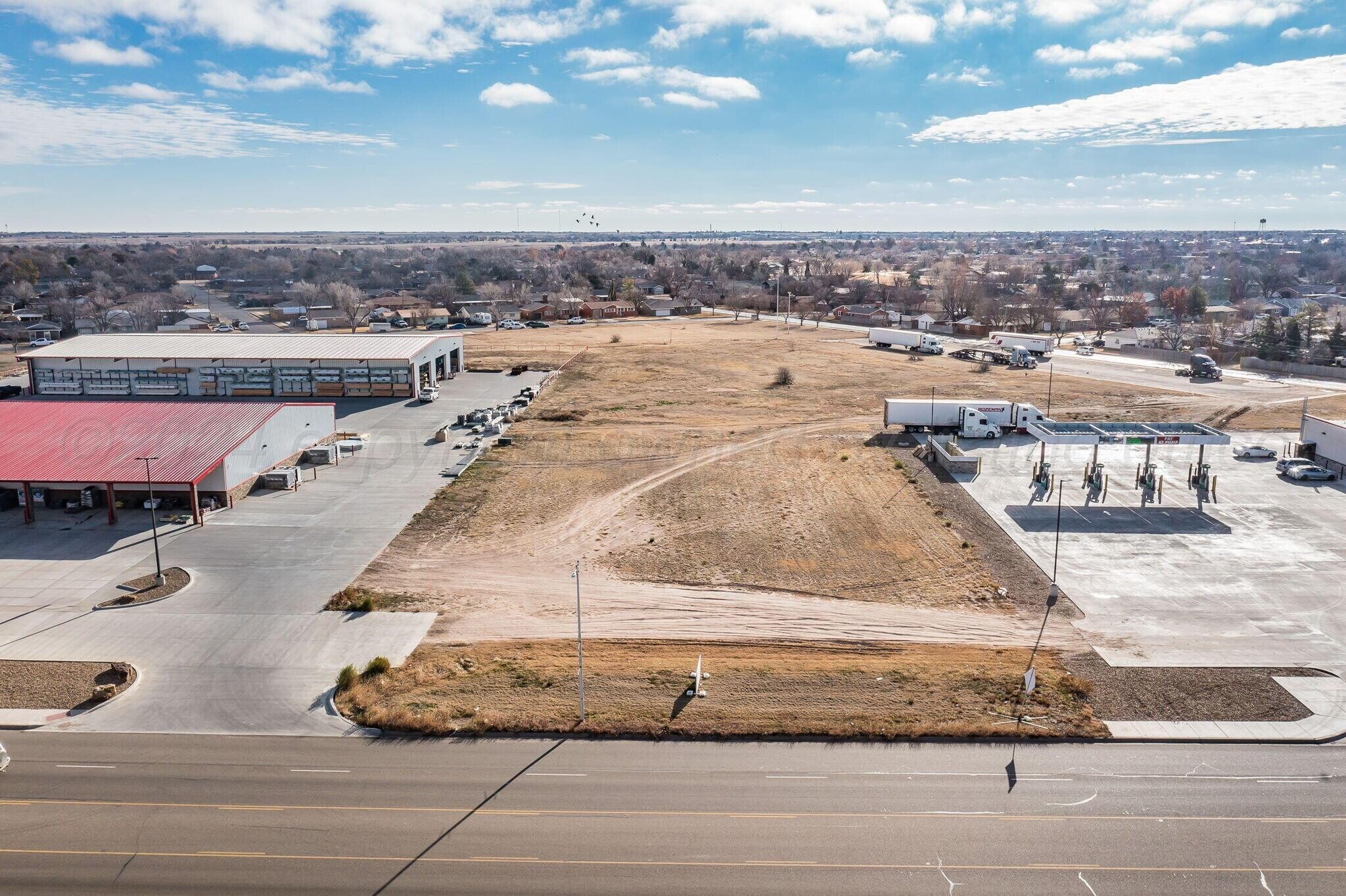 2410 Perryton Pky, Pampa, TX à vendre Photo principale– Image 1 sur 10