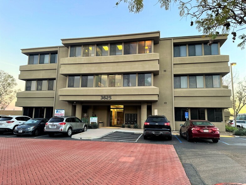 3665 Ruffin Rd, San Diego, CA à louer - Photo de l’immeuble – Image 1 sur 11