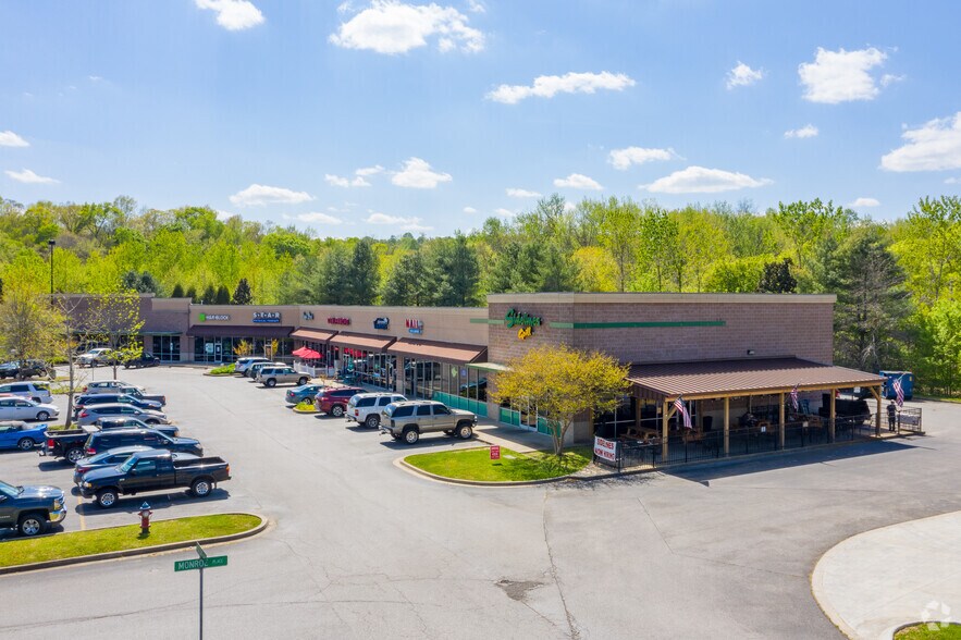 1626 Highway 12 S, Ashland City, TN à louer - Photo de l’immeuble – Image 1 sur 7