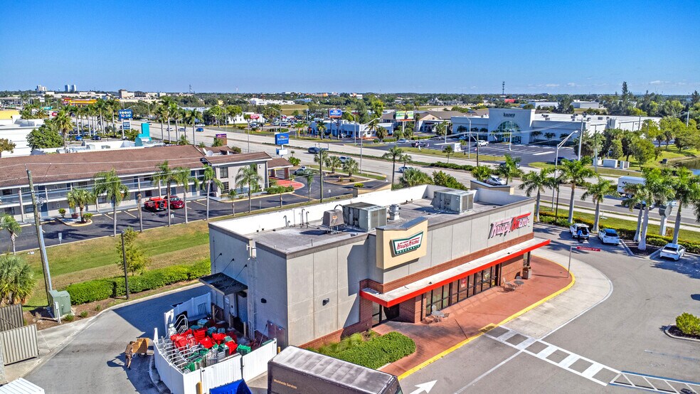 4904 S Cleveland Ave, Fort Myers, FL à vendre - Photo de l’immeuble – Image 2 sur 6