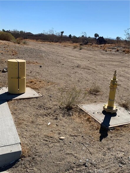 Fremontia Rd, Victorville, CA à vendre - Photo de l’immeuble – Image 2 sur 9