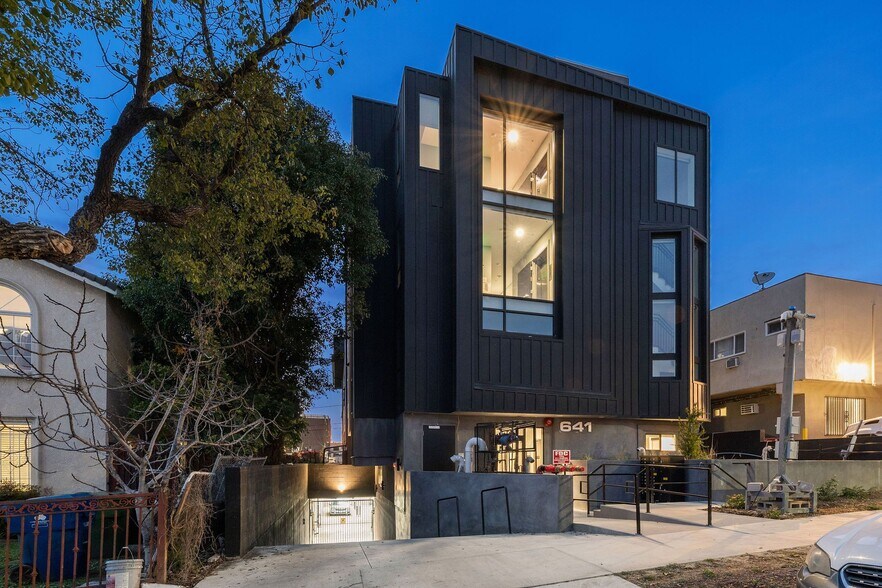 641 N Hobart Blvd, Los Angeles, CA à vendre - Photo de l’immeuble – Image 2 sur 34