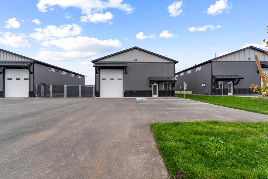 3383 W Daugharty Loop, Hayden, ID à louer - Photo de l’immeuble – Image 2 sur 21