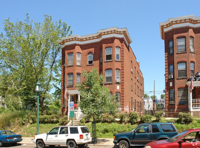 906 Park St, Hartford, CT à vendre - Photo de l’immeuble – Image 3 sur 3