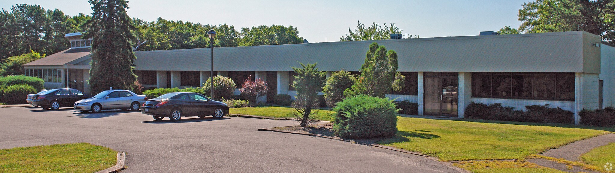 476 Expressway Dr S, Medford, NY à louer Photo principale– Image 1 sur 6