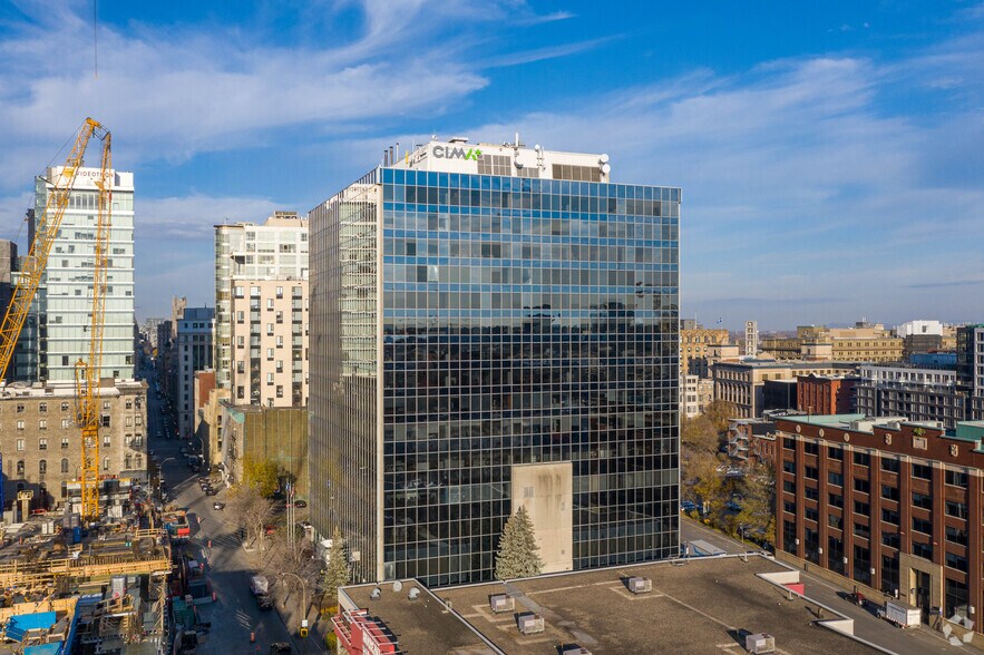 740 Rue Notre-Dame O, Montréal, QC à louer - Photo de l’immeuble – Image 3 sur 16