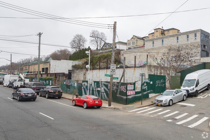 659 Richmond Rd, Staten Island, NY à louer - Photo principale – Image 1 sur 19