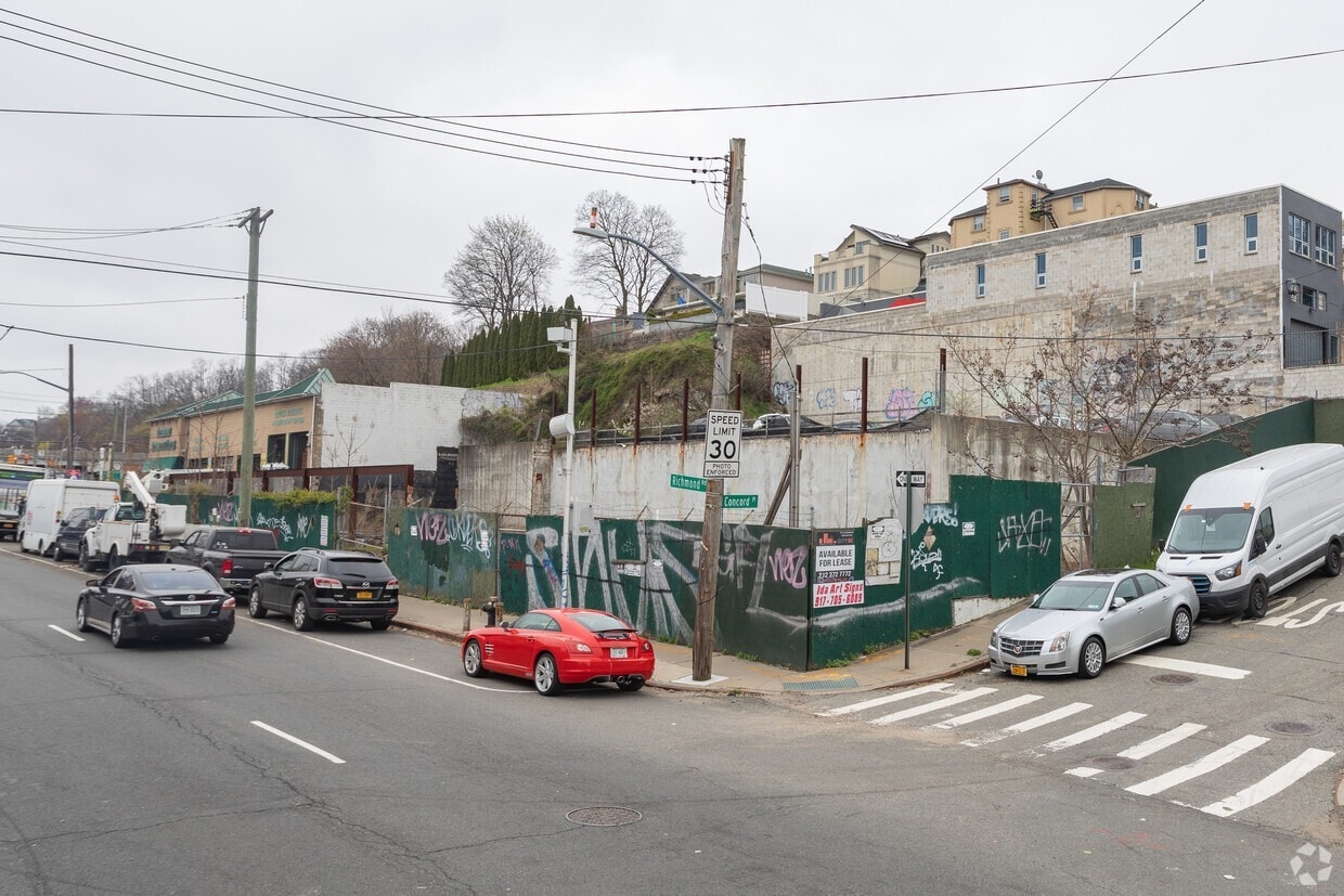 659 Richmond Rd, Staten Island, NY à louer Photo principale– Image 1 sur 20