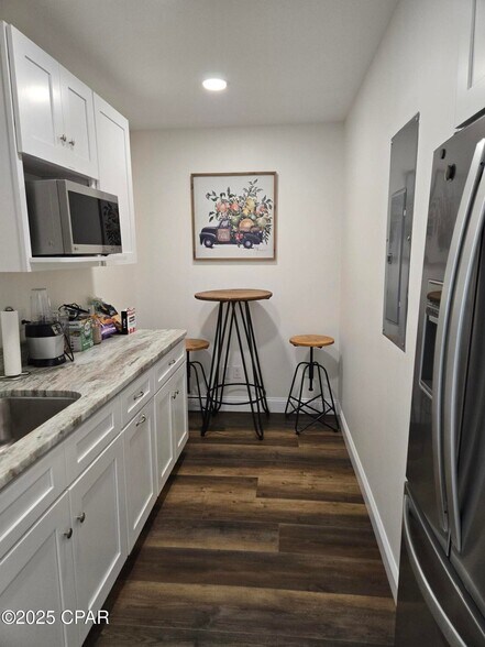215 W 11th St, Panama City, FL à louer - Photo intérieure – Image 3 sur 13