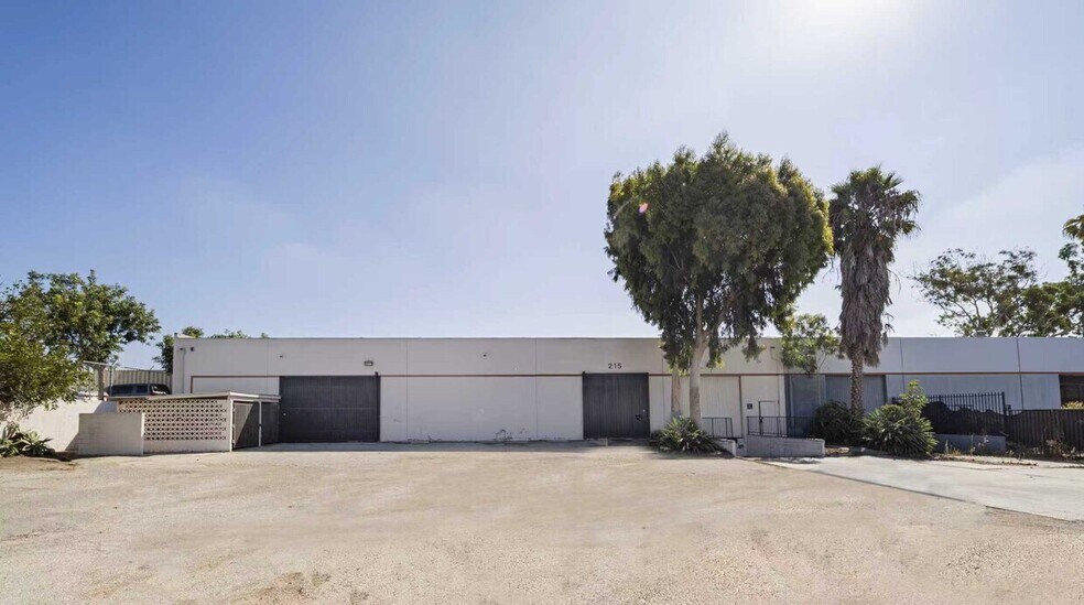 215 W 134th St, Los Angeles, CA à vendre - Photo de l’immeuble – Image 2 sur 26