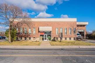 Plus de détails pour 8145 Ch Devonshire, Mt Royal, QC - Industriel/Logistique à louer