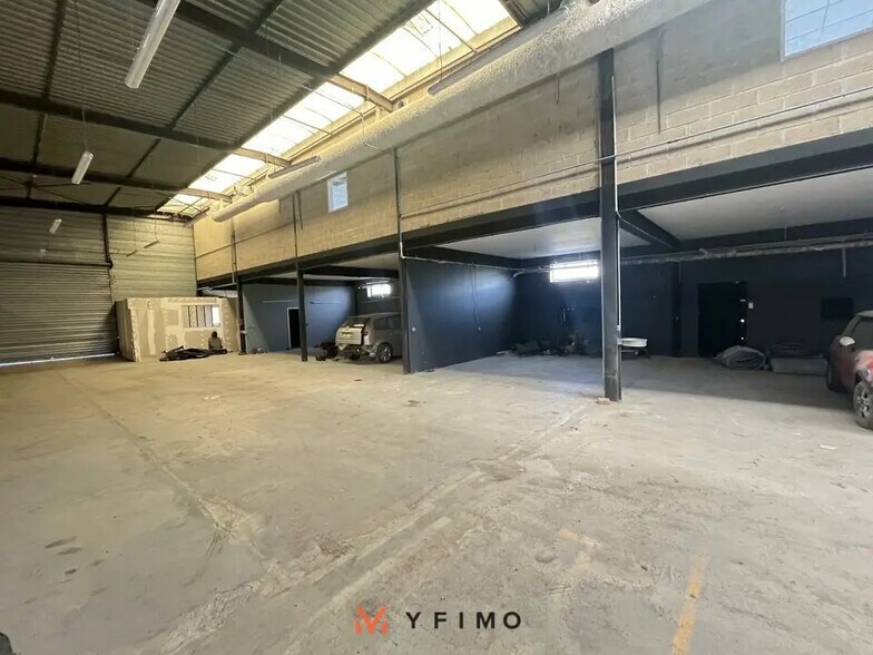 Local d’activités dans Porcheville à louer - Photo intérieure – Image 2 sur 4