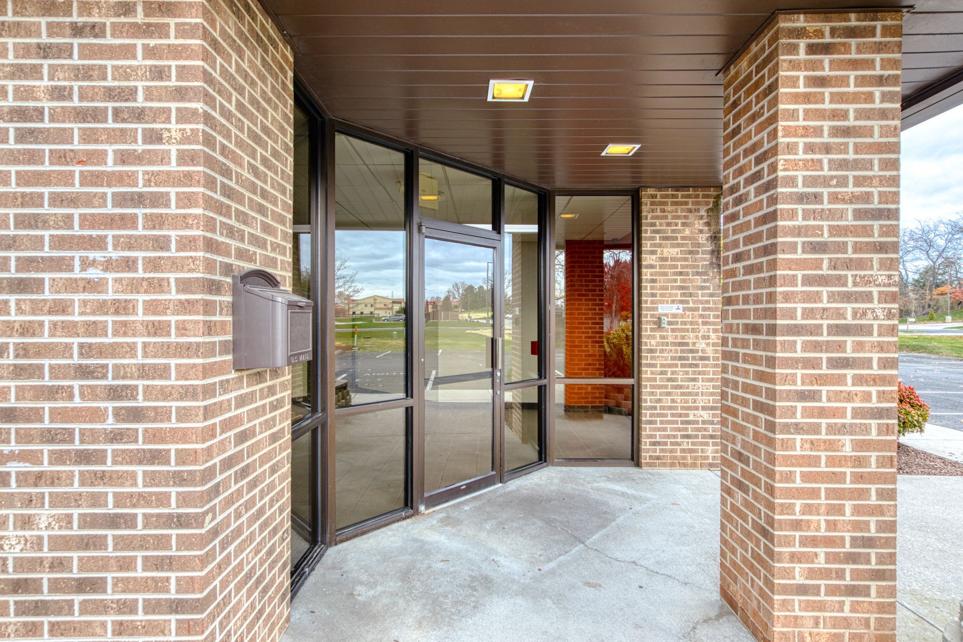 105 Industrial Dr, Christiansburg, VA à louer Photo de l’immeuble– Image 1 sur 19