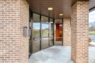 105 Industrial Dr, Christiansburg, VA à louer Photo de l’immeuble– Image 1 sur 19