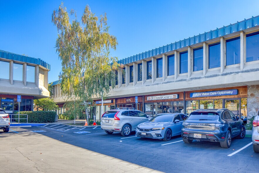 675 Ygnacio Valley Rd, Walnut Creek, CA à vendre - Photo de l’immeuble – Image 3 sur 12