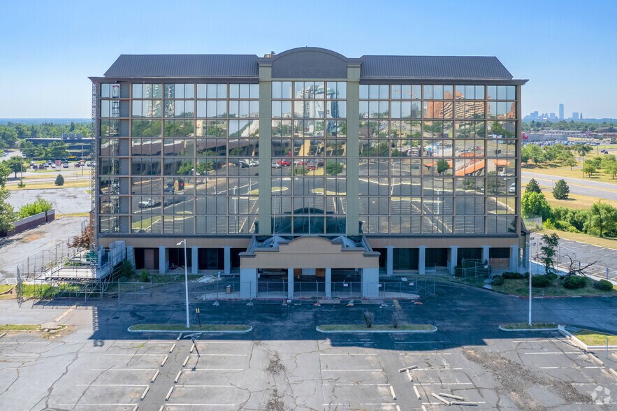 2945 NW Expressway, Oklahoma City, OK à vendre - Photo de l’immeuble – Image 2 sur 5