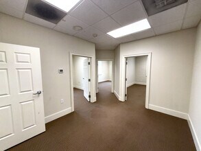 3111 Monroe Rd, Charlotte, NC à louer Photo intérieure– Image 2 sur 9