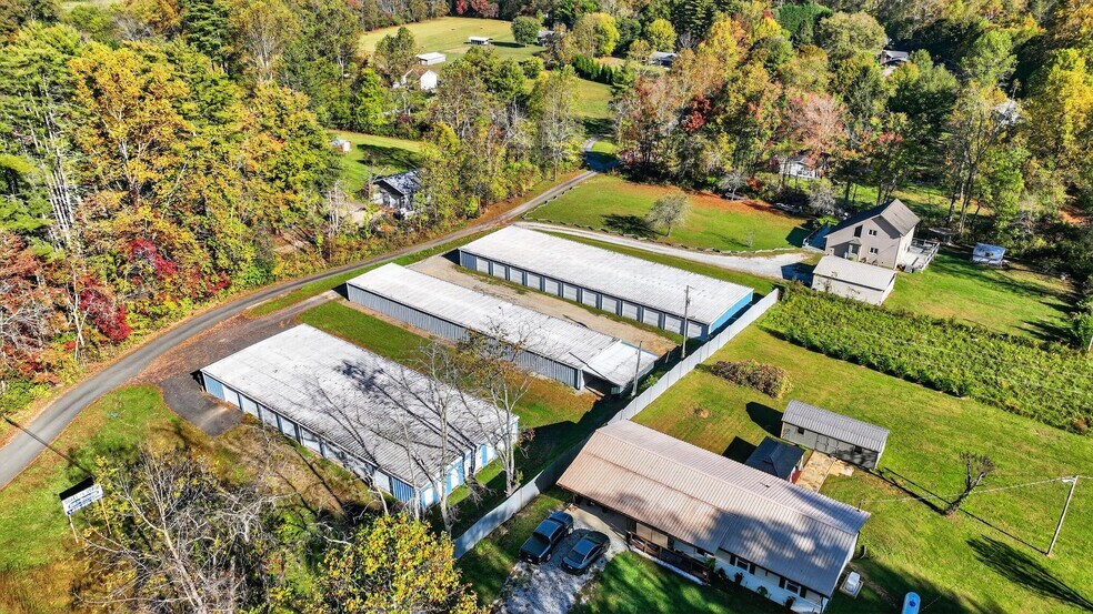 26 River Dr, Robbinsville, NC à vendre - Photo de l’immeuble – Image 3 sur 8