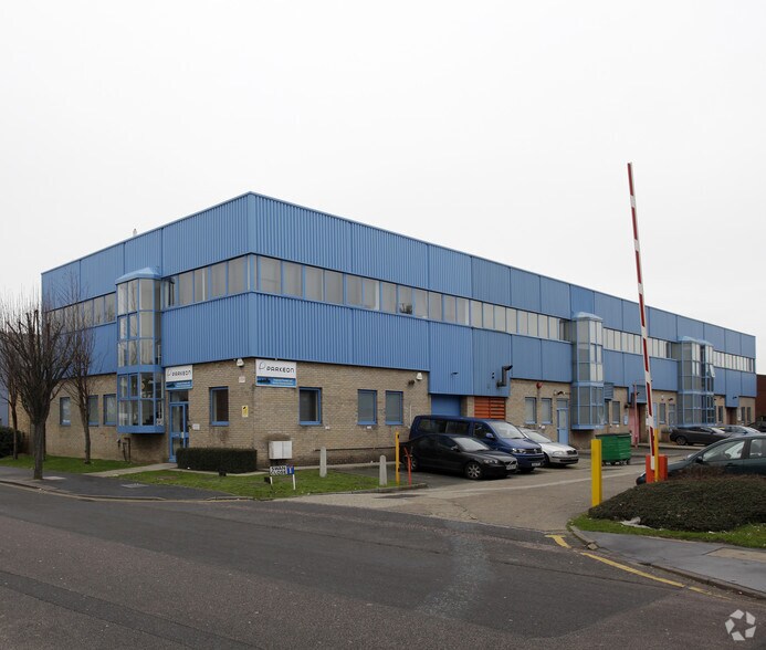 1-4 Swan Close, Croydon à louer - Photo principale – Image 1 sur 3