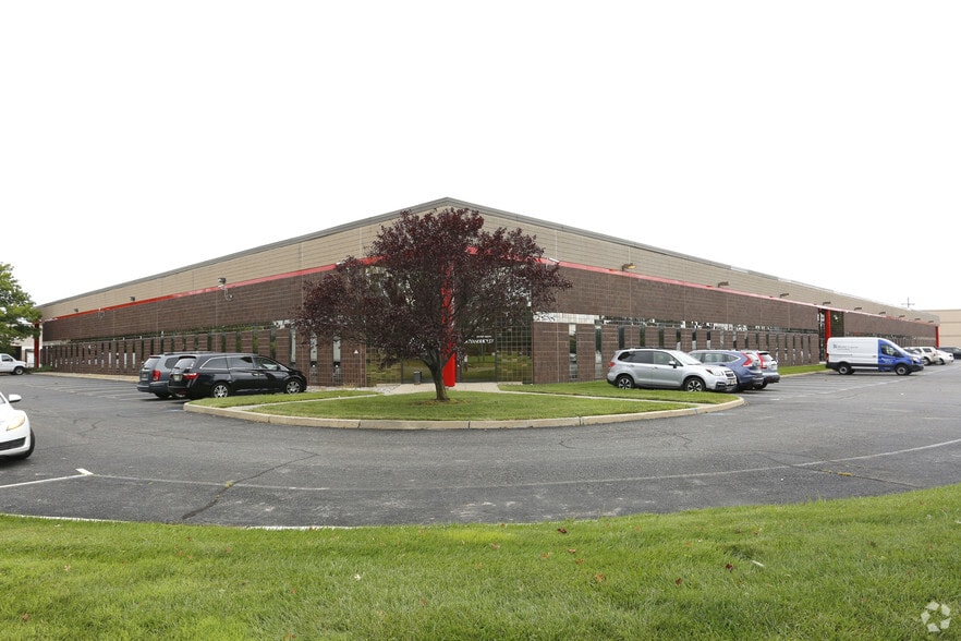 375 Raritan Center Pky, Edison, NJ à louer - Photo de l’immeuble – Image 3 sur 3
