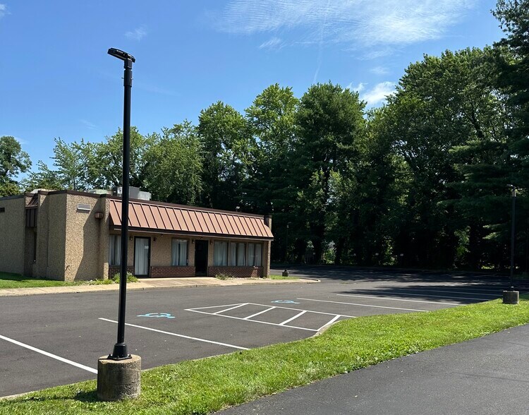 485 N Main St, Doylestown, PA à louer - Photo de l’immeuble – Image 3 sur 8
